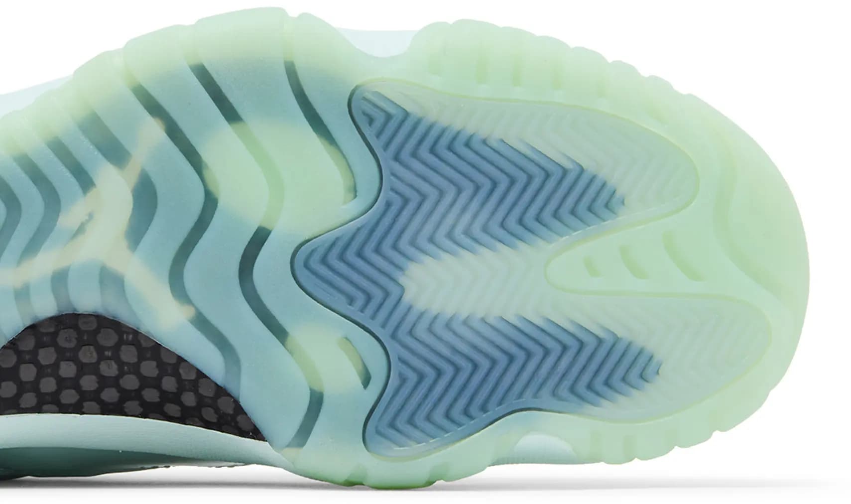 JAIDE x Wmns Air Jordan 11 Low 'Fiberglass' 5