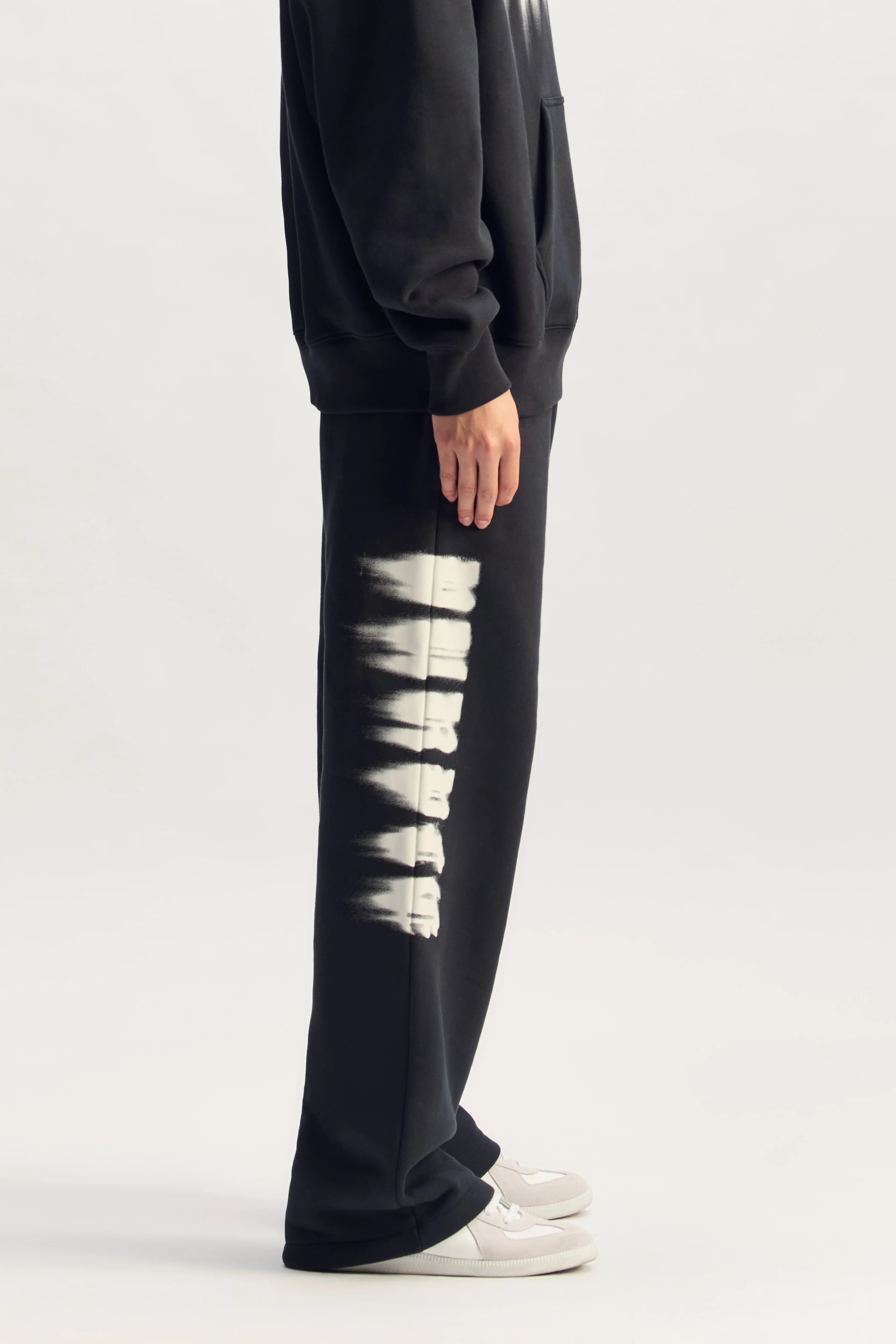 Smudged Gothic Sweatpant 5