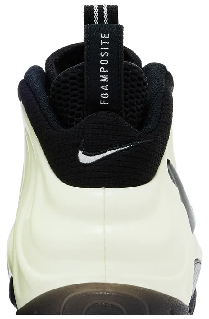 Nike Air Foamposite Pro 'Glow In The Dark' 7