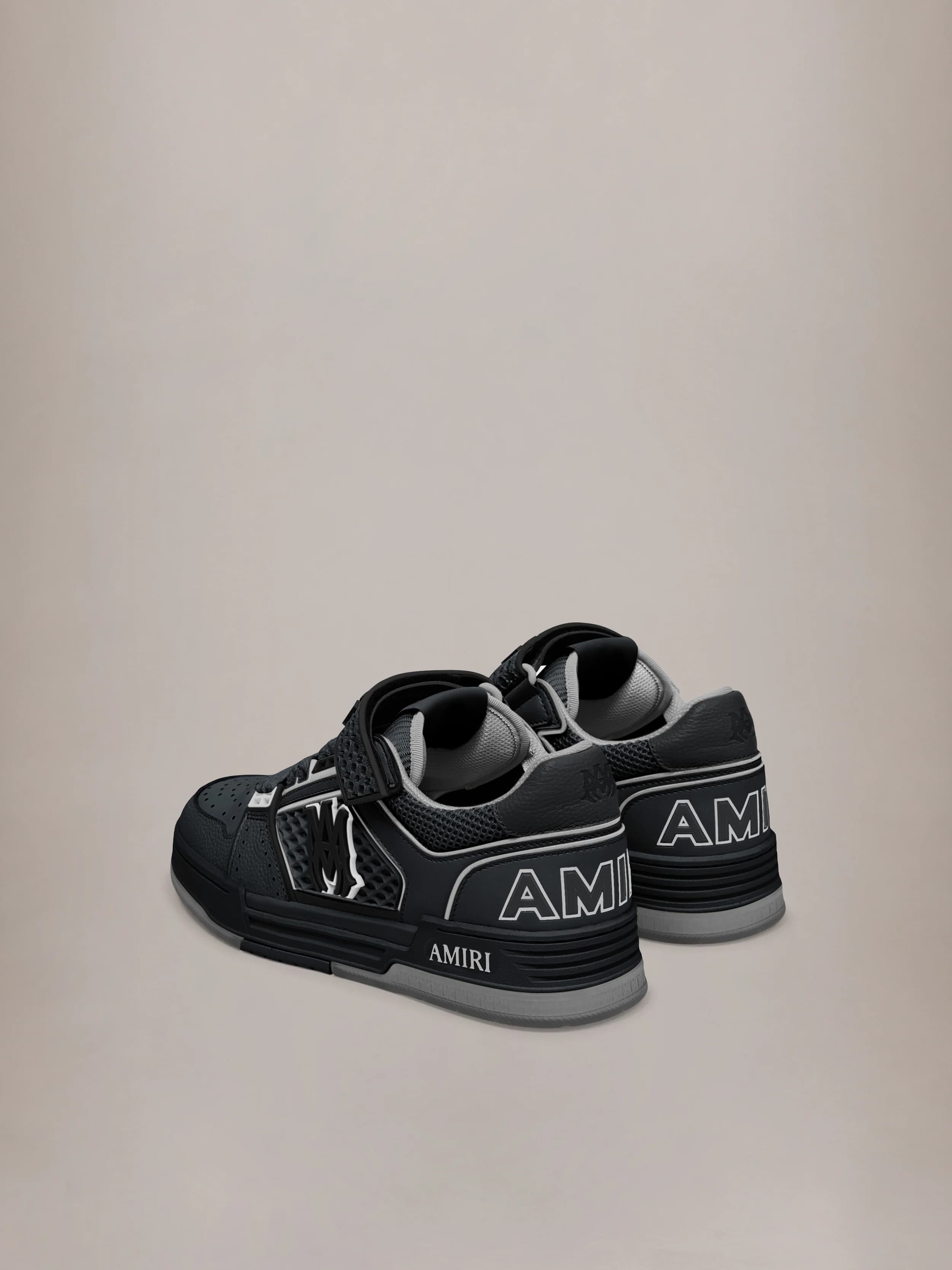 MA Skyline - Black Black 4