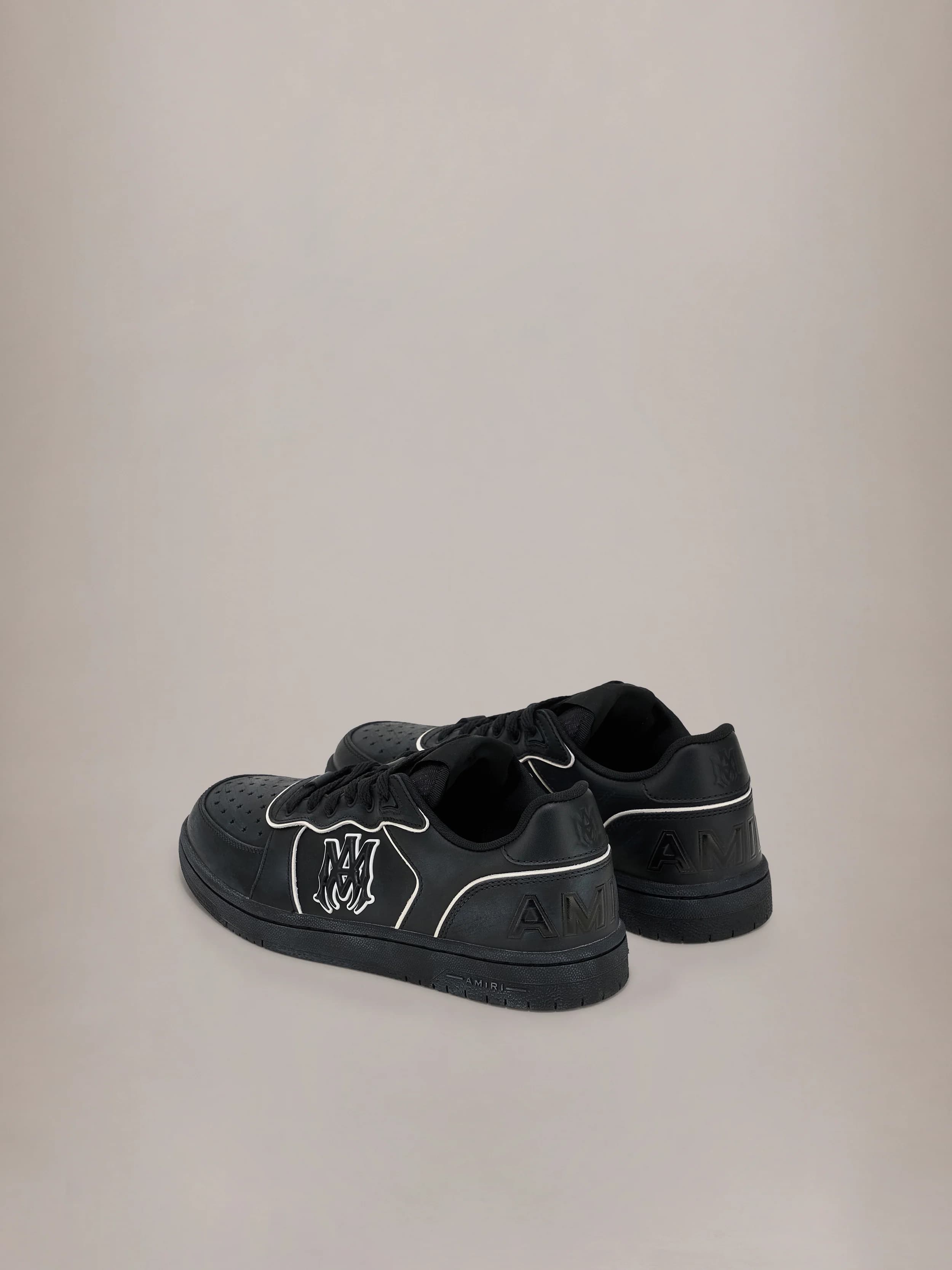 NEWPORT - Black Black 4