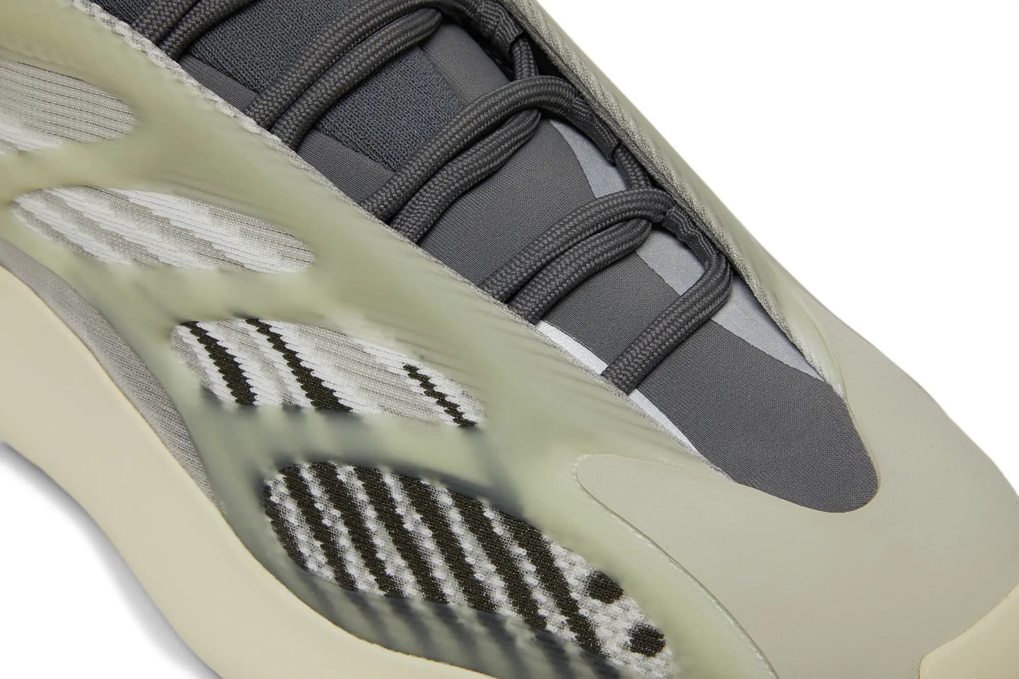adidas Men's Yeezy 700 V3 'Fade Salt' 9