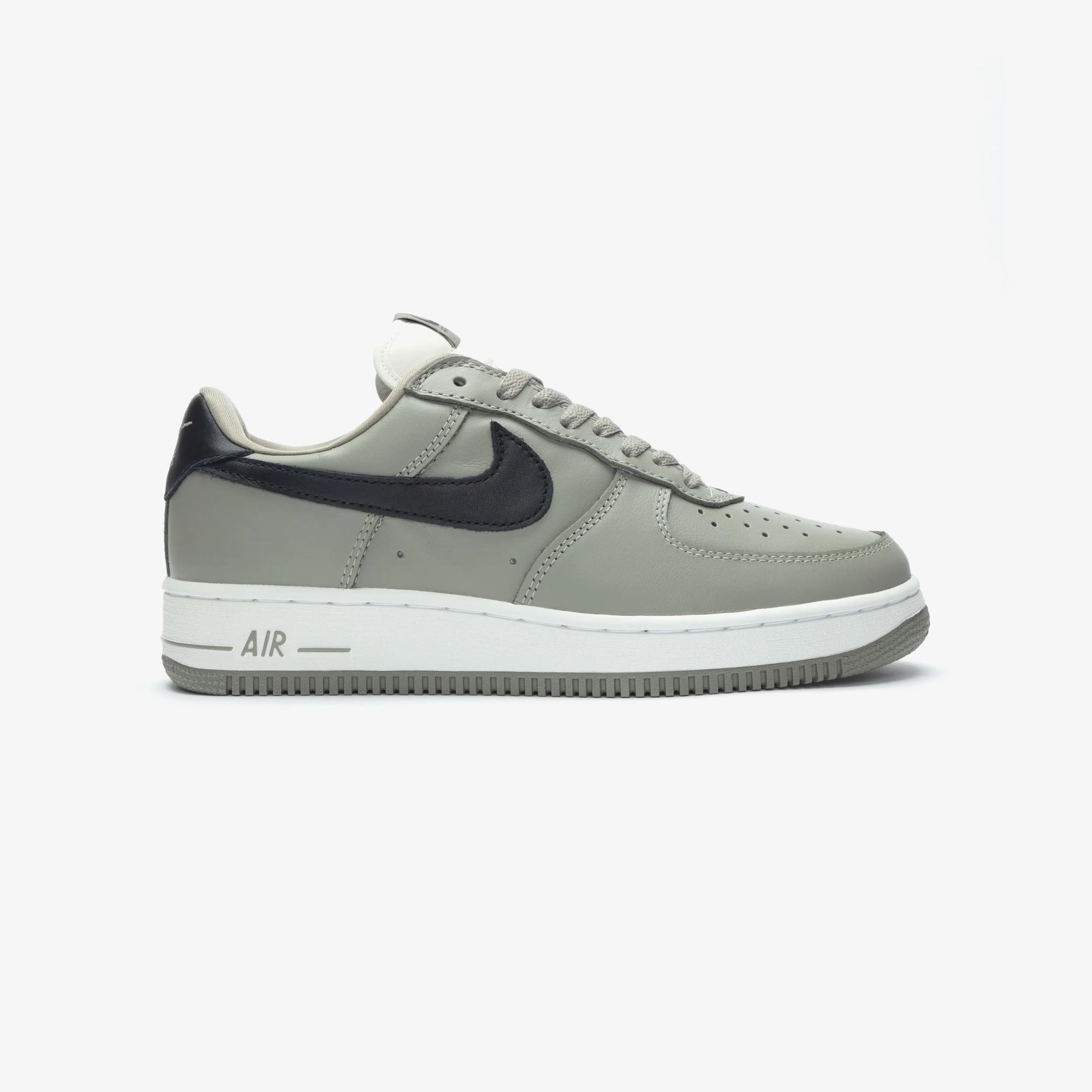 Air Force 1 '01 by Nike