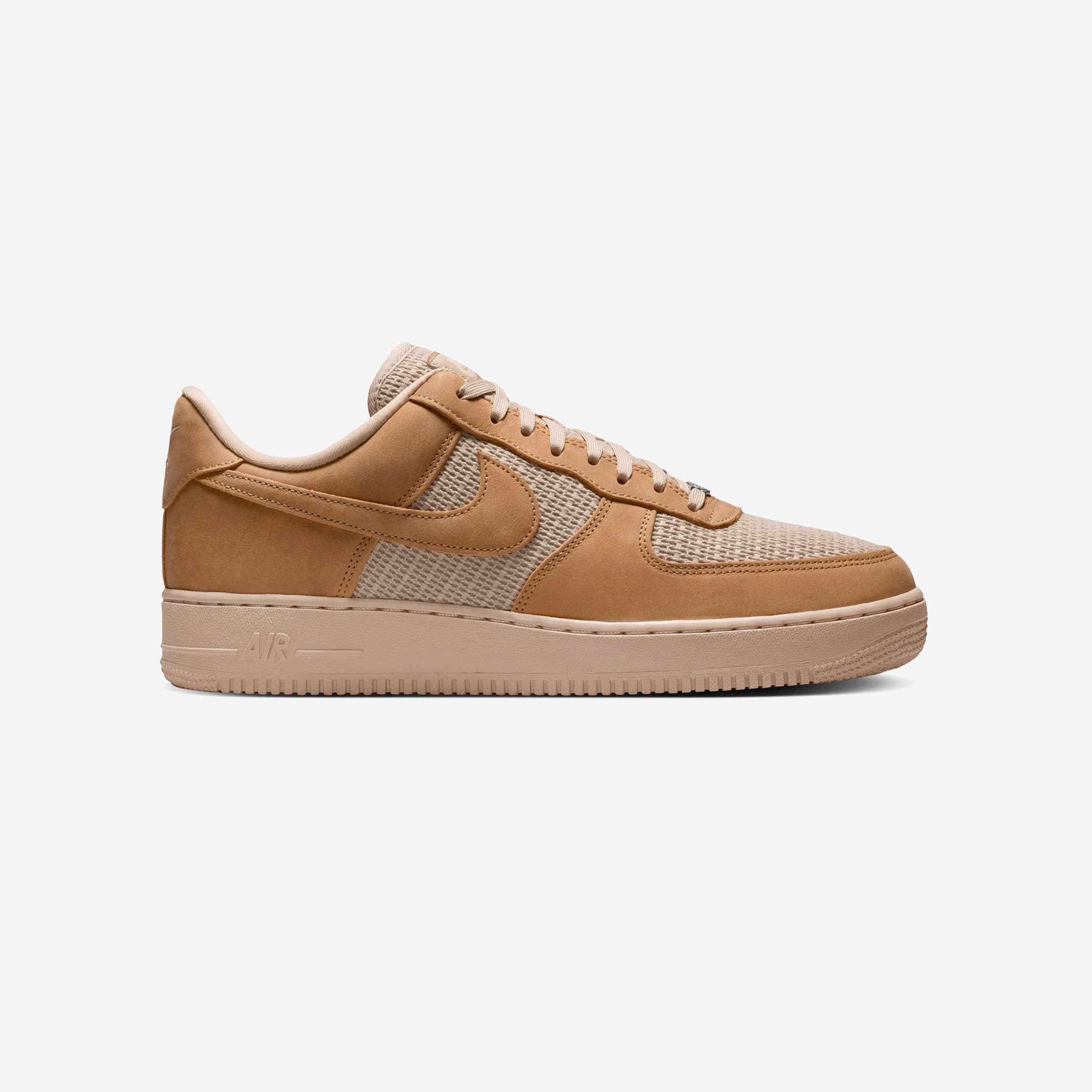 Air Force 1 '07 Lv8 by Nike
