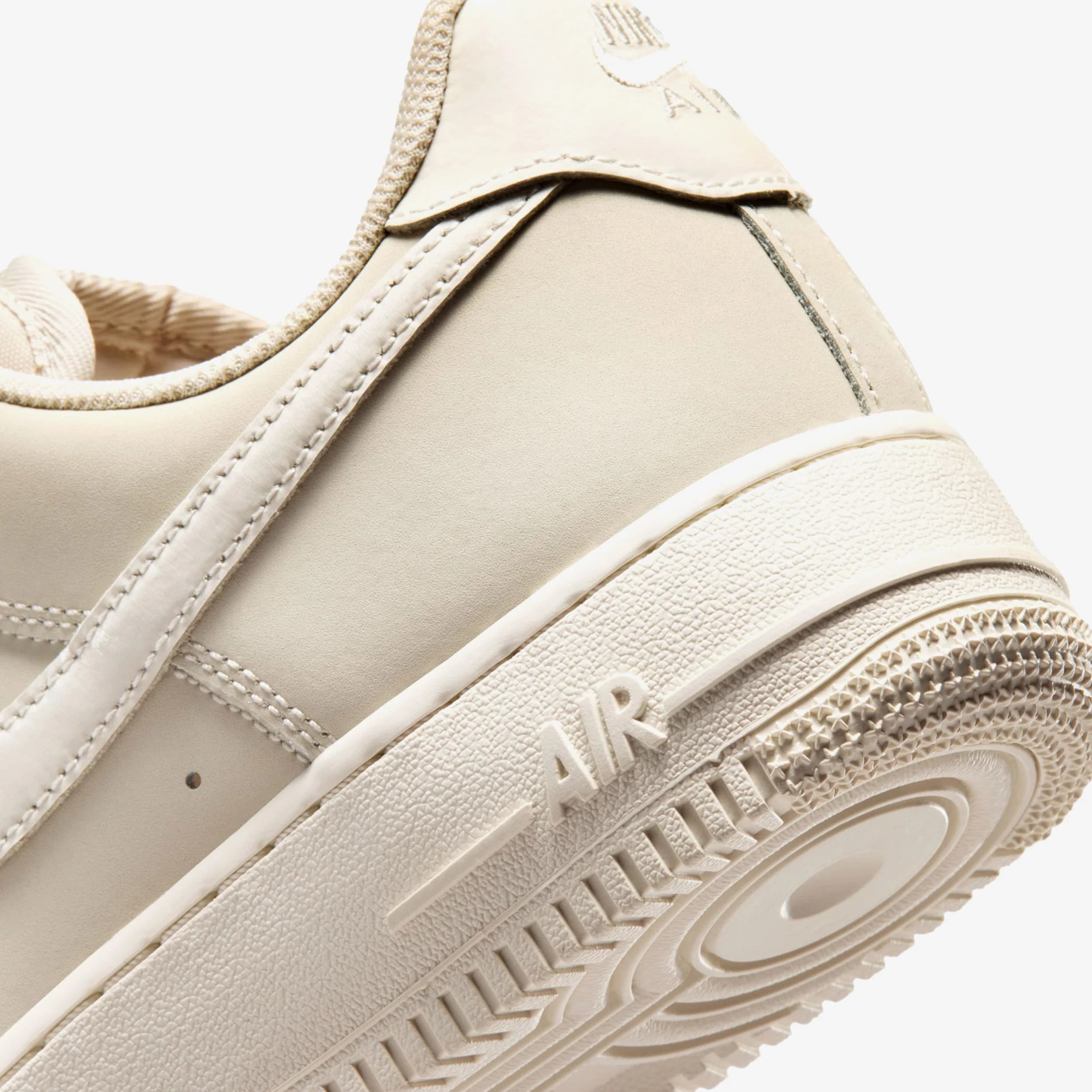 Air Force 1 Retro Premium 7