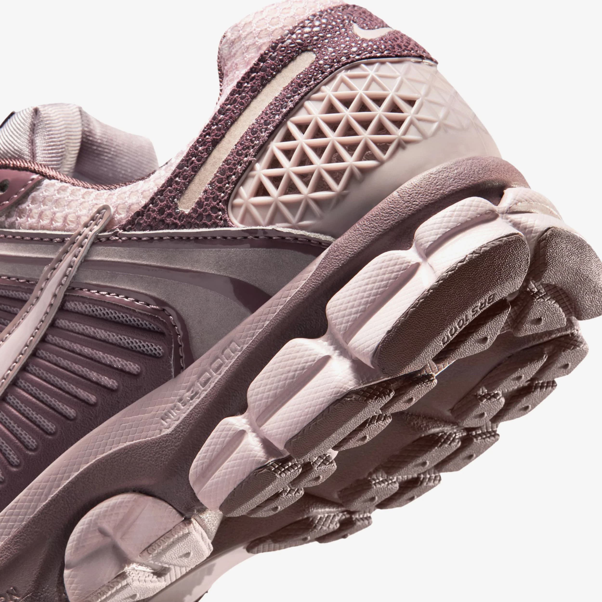 Women's Zoom Vomero 5 7