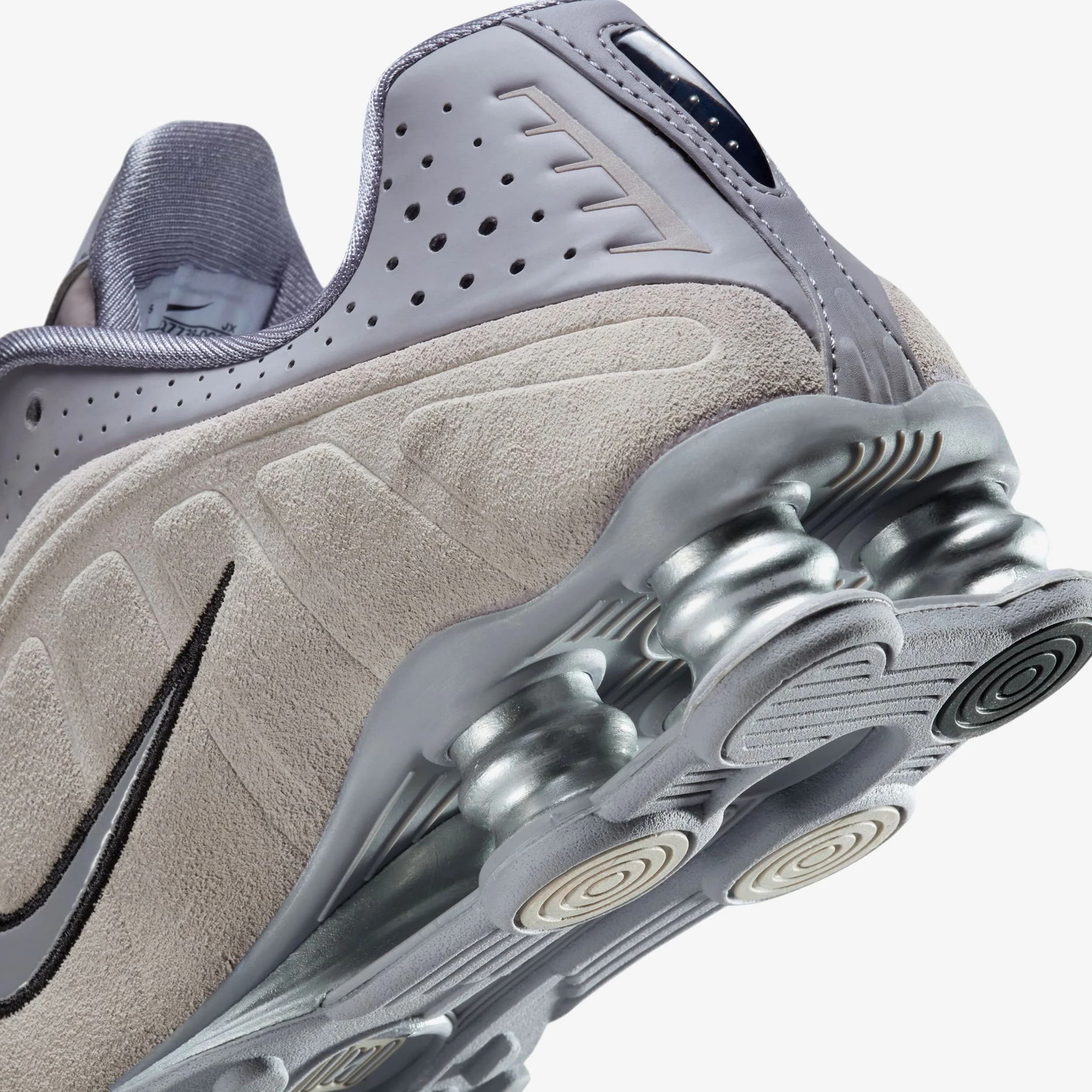 Women's Shox R4 8