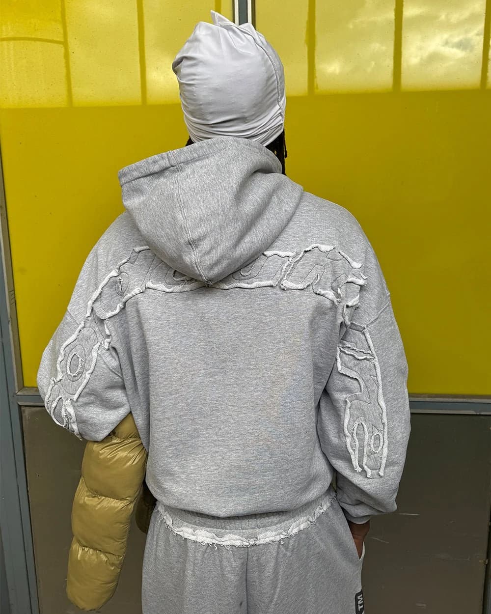 DISTRESS CURVED HOODIE LIGHT GREY 7