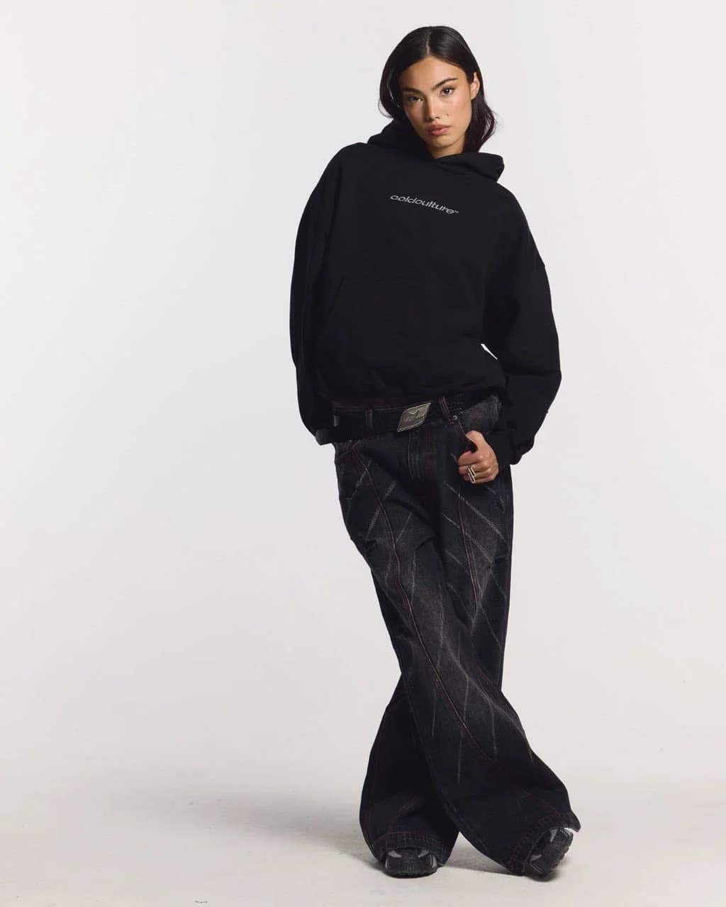 DISTRESS CURVED HOODIE BLACK 6