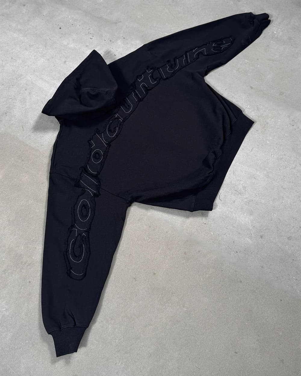 DISTRESS CURVED HOODIE BLACK 9