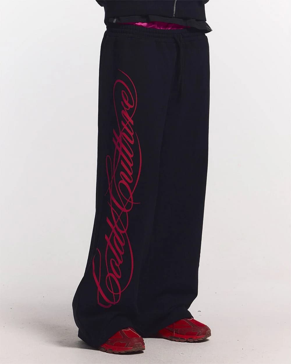 SCRIPT SWEATPANTS BLACK by COLD CULTURE