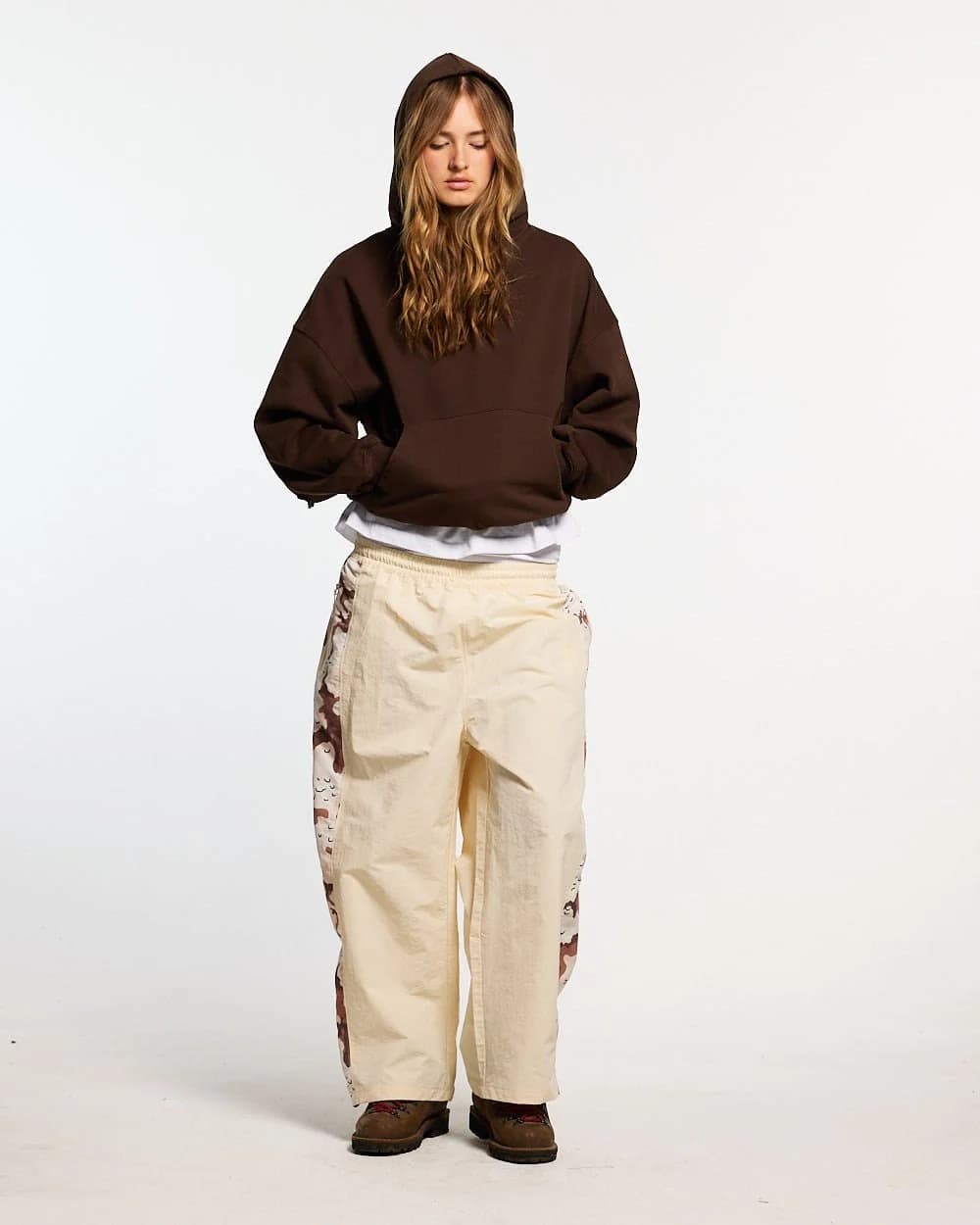 DISTRESS CURVED HOODIE BROWN 5