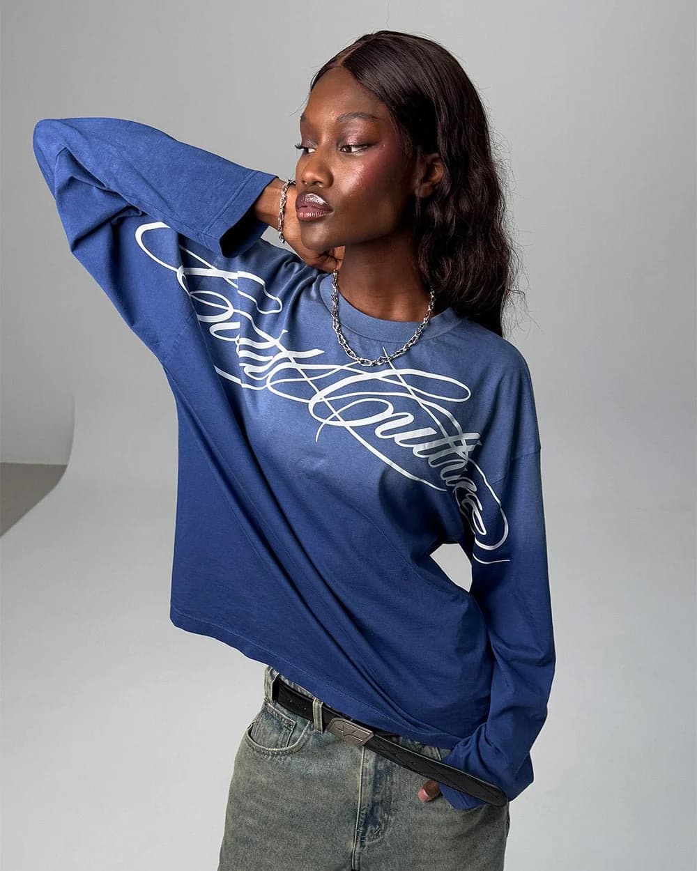 CROSSED SCRIPT LONGSLEEVE VIBRANT BLUE 7