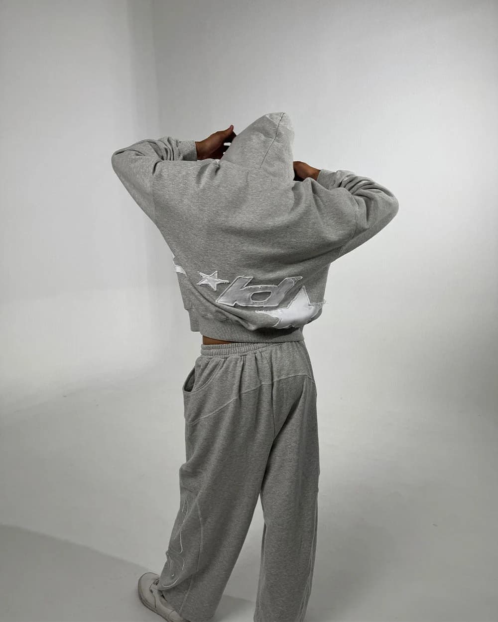 DISTRESSED DEFENSE HOODIE HEATHER GREY 7