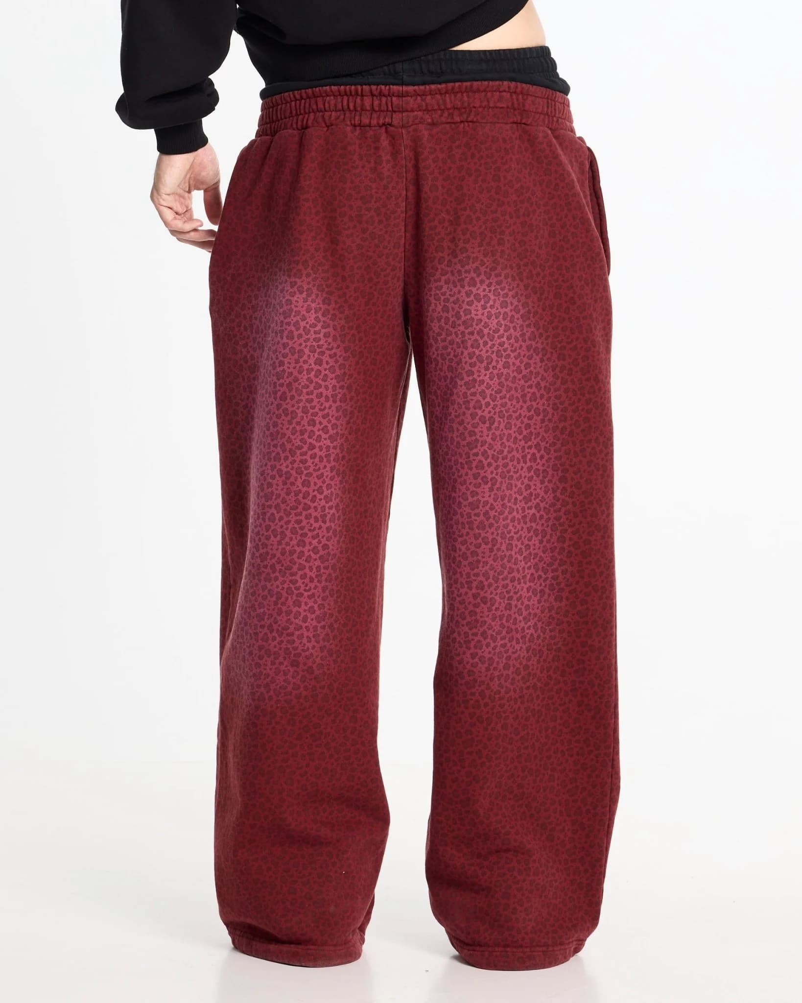 NIGHTHUNT SWEATPANTS RED 3