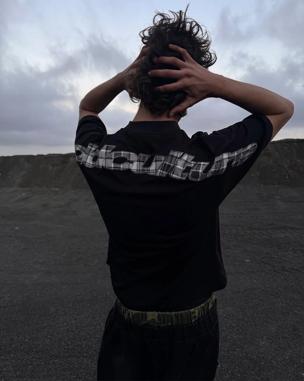 TARTAN CURVED TEE BLACK 7