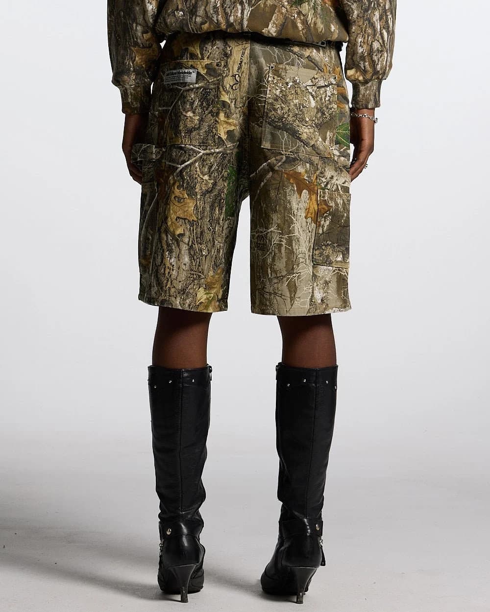 V1 CARPENTER SHORTS REALTREE 6