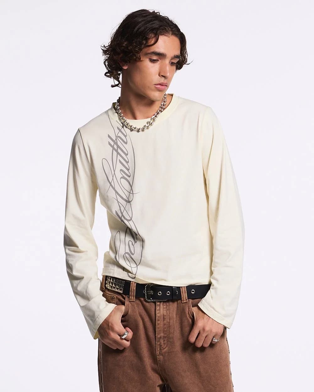 SCRIPT LONGSLEEVE TEE WHITE 2