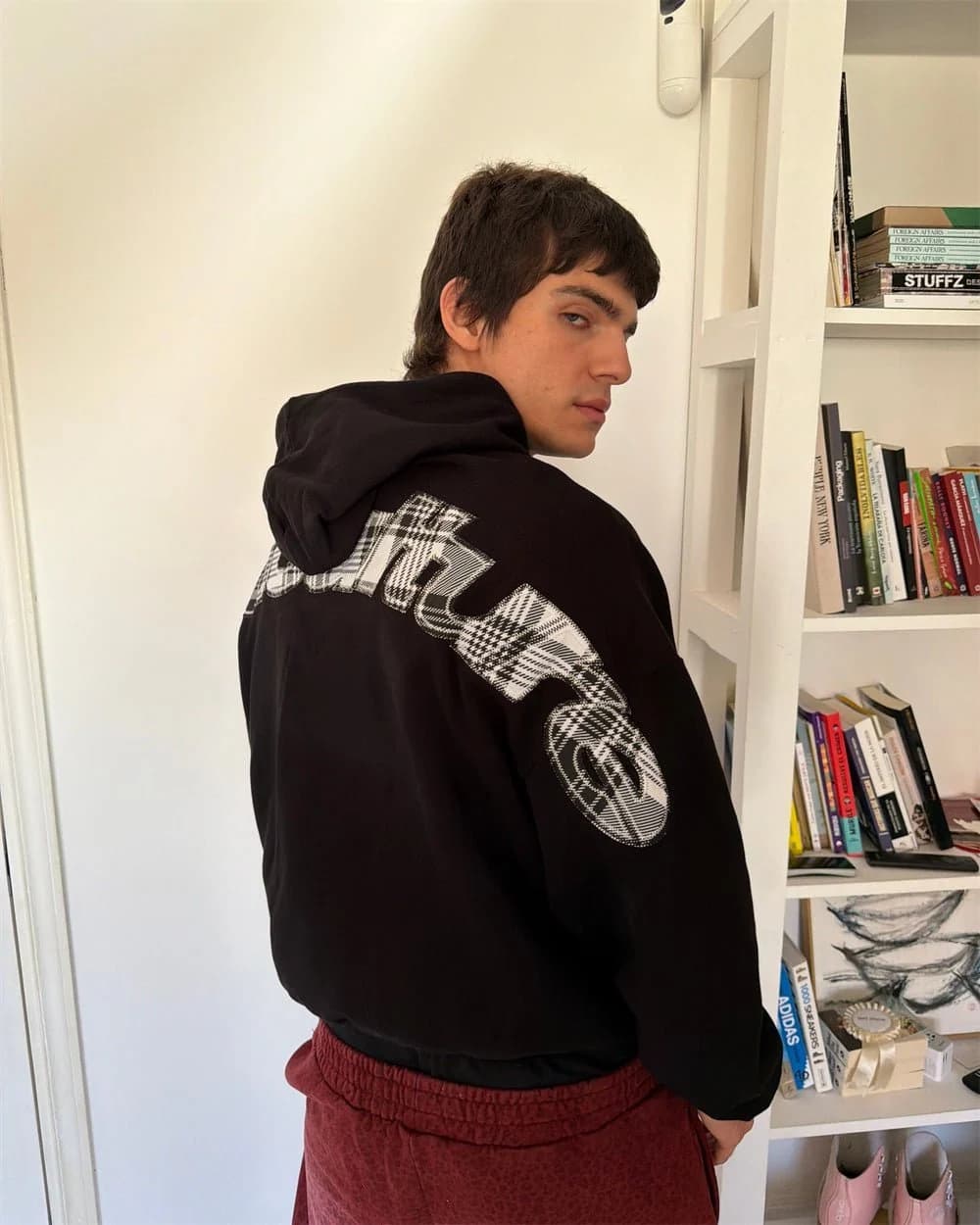 Curved Hoodie Black 10