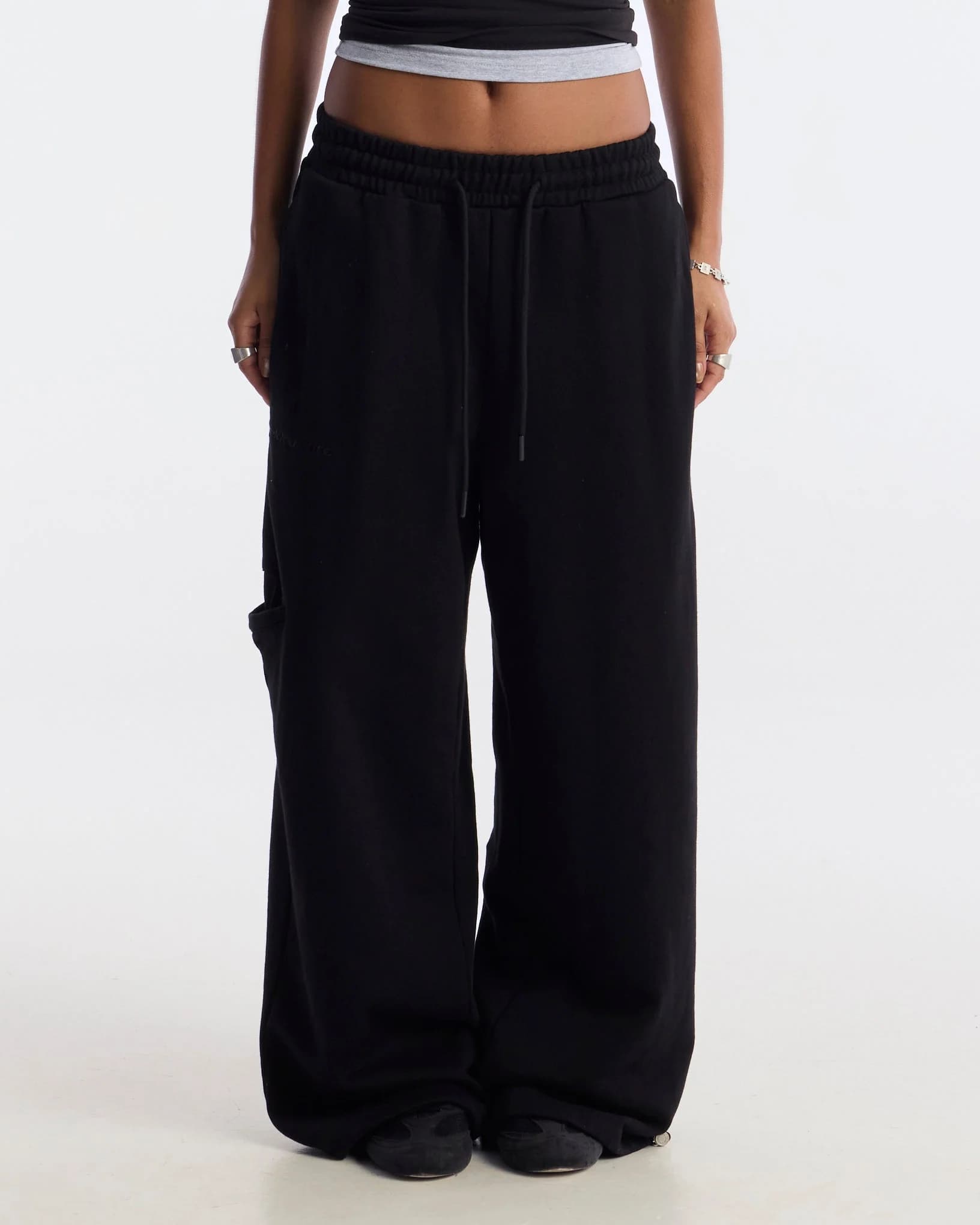 DISTRESS SWEATPANTS BLACK 4