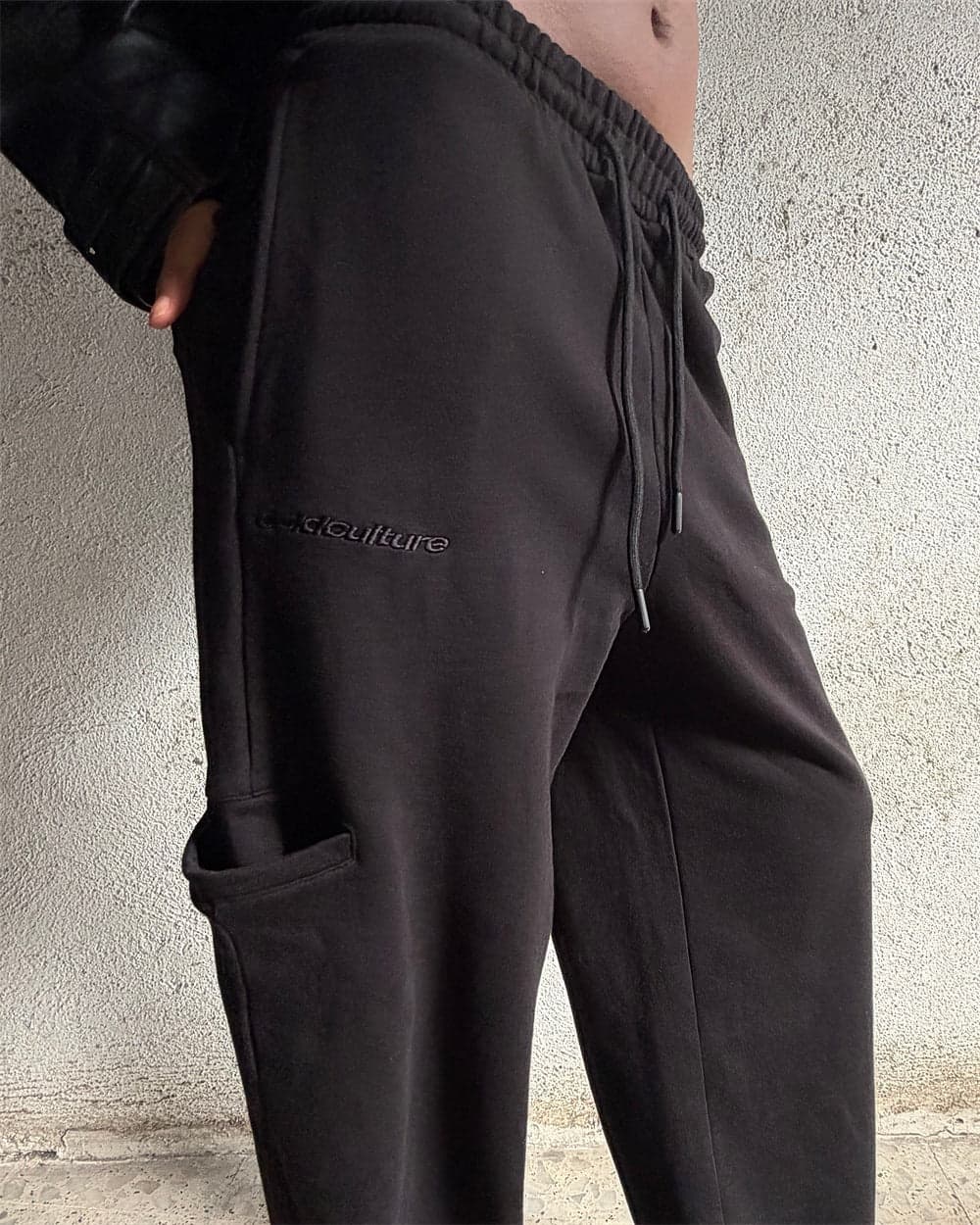 DISTRESS SWEATPANTS BLACK 8
