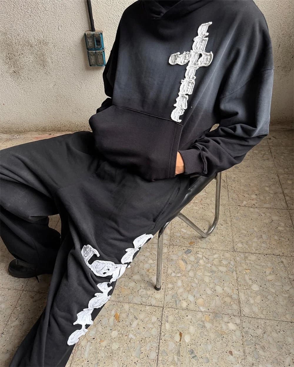 CROSSED HOODIE BLACK 11