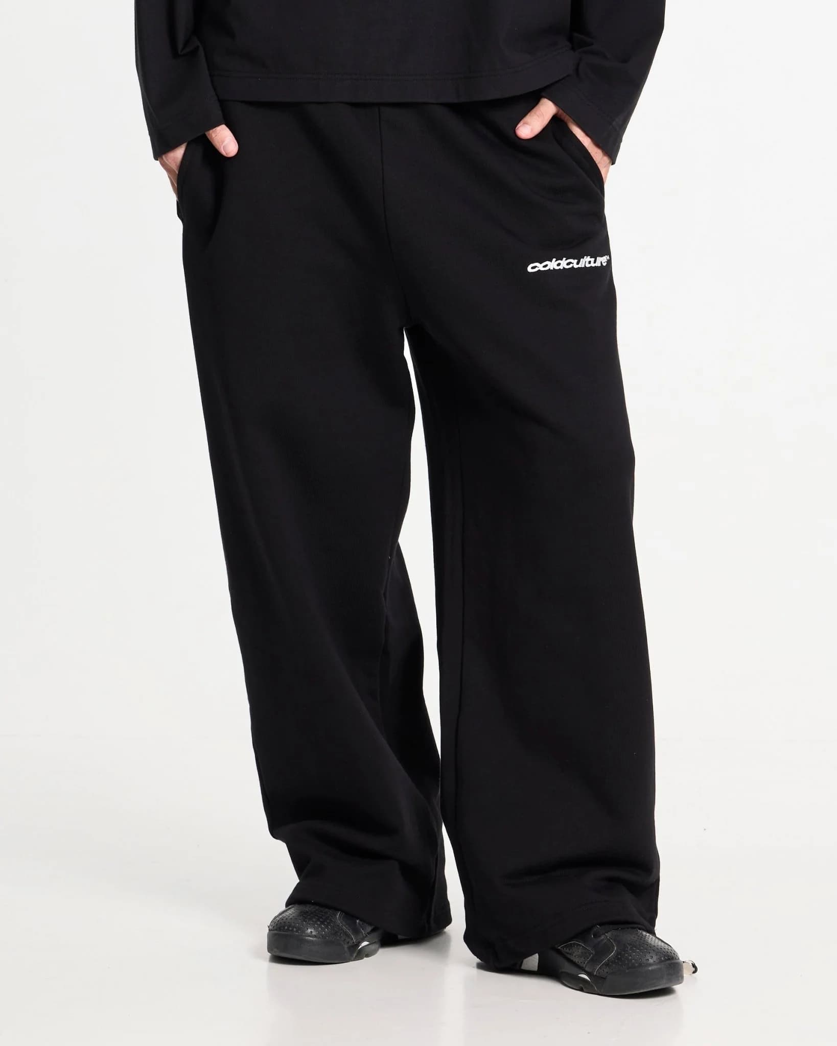 STARS SWEATPANTS BLACK 4