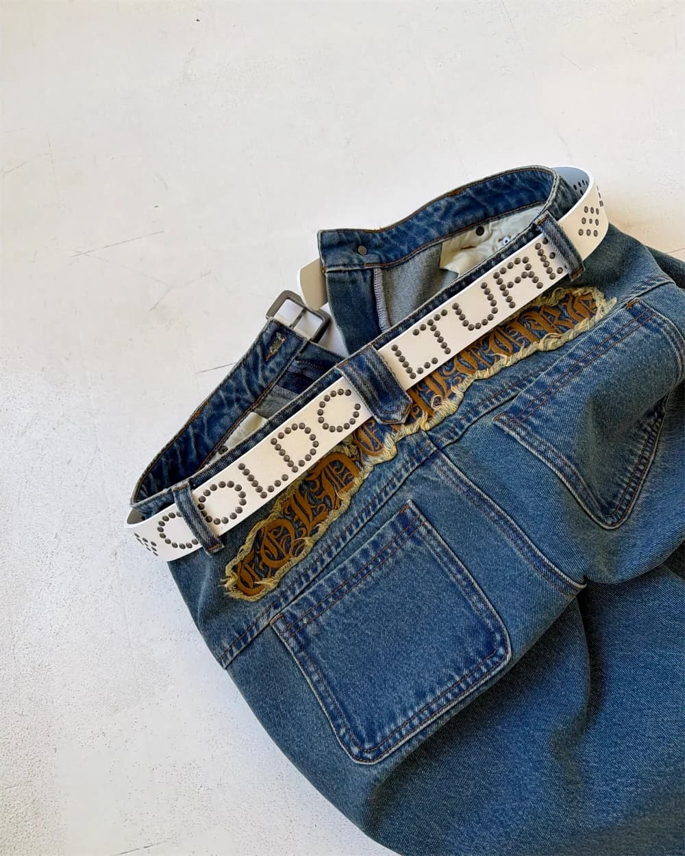 SPIKES BELT WHITE 5