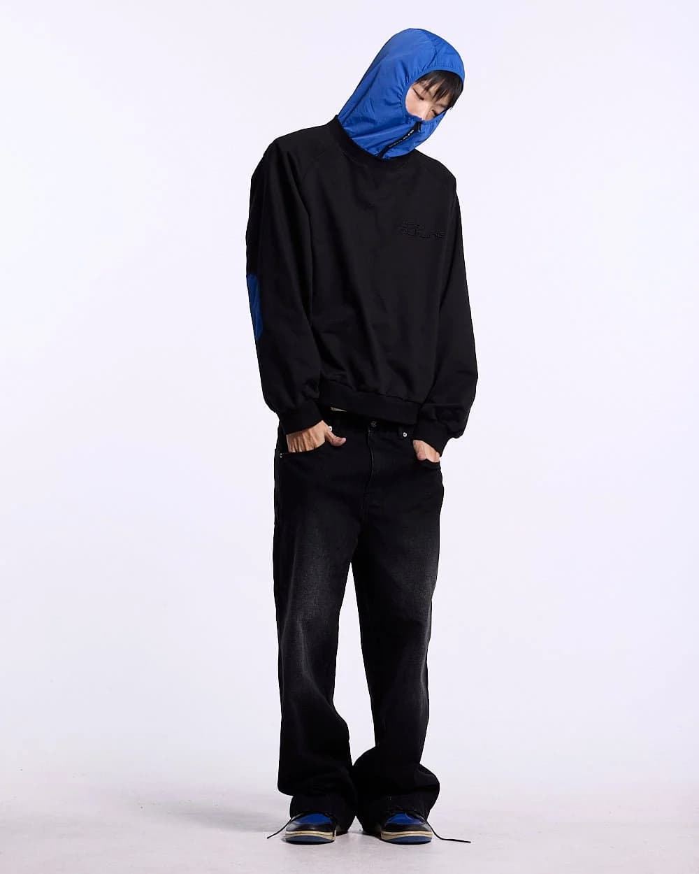 INTERCEPT CREWNECK BLACK AND NAVY 5