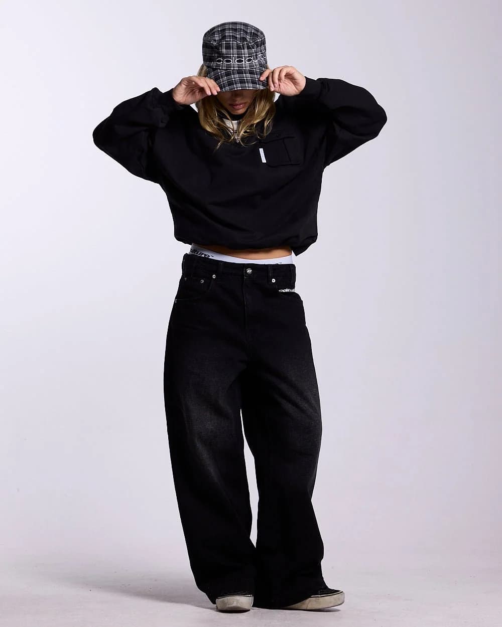 AUTHORITY CREWNECK BLACK 9