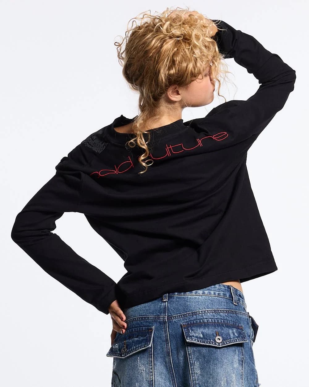 FEATHERED LONGSLEEVE BLACK 6