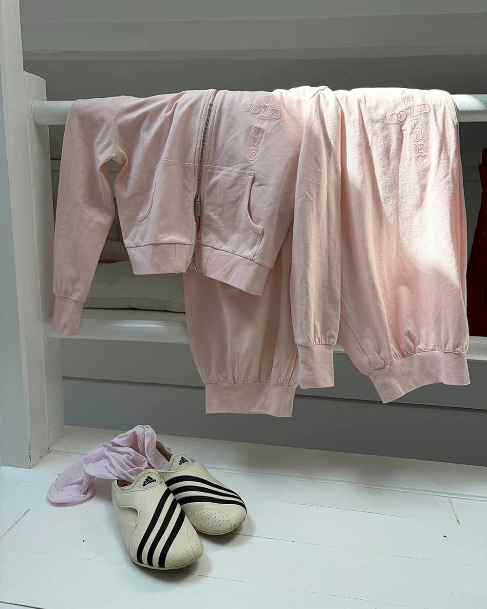 CROSSED CAPRI SWEATPANTS PINK 8