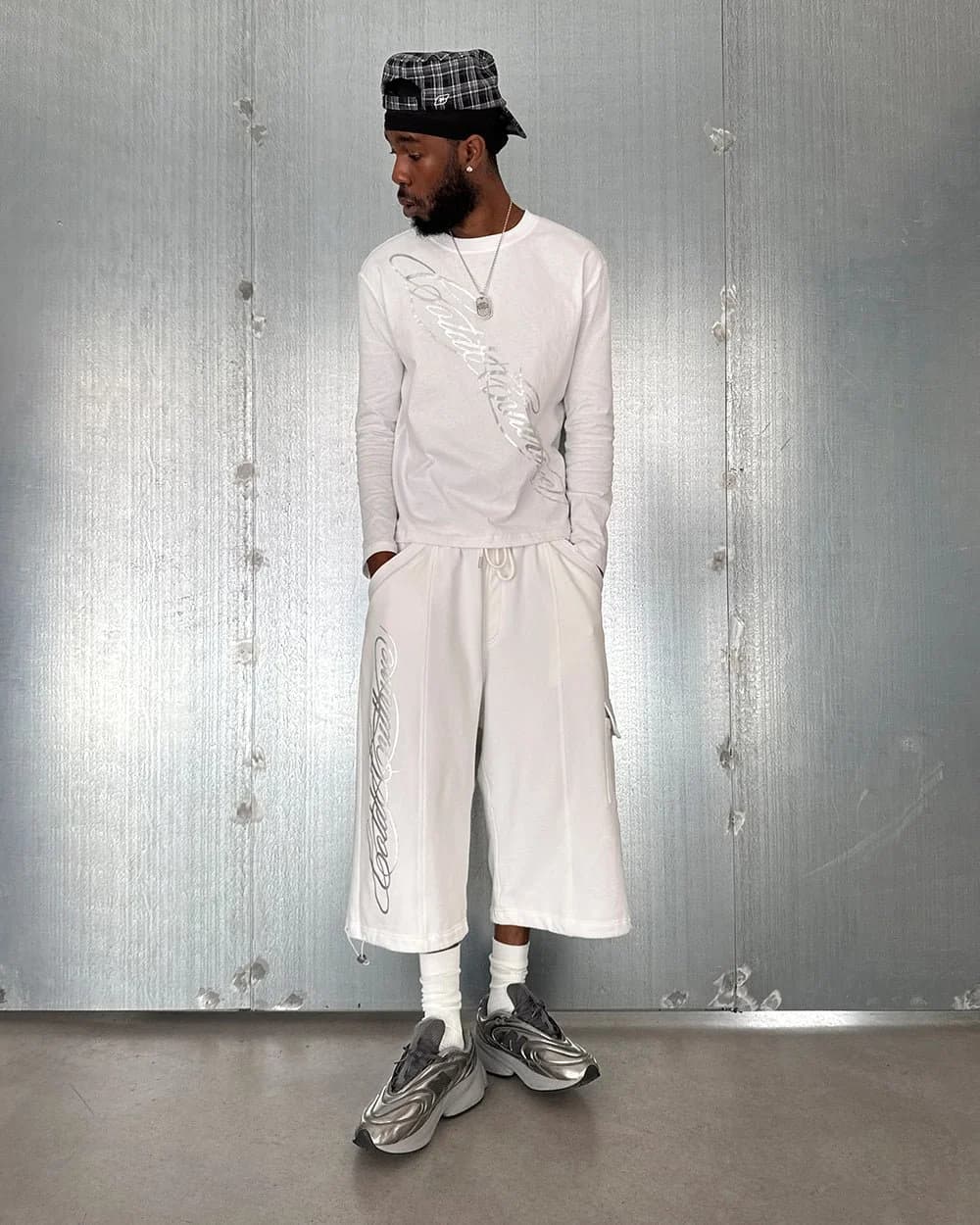 ICON LONGSLEEVE TEE WHITE 9