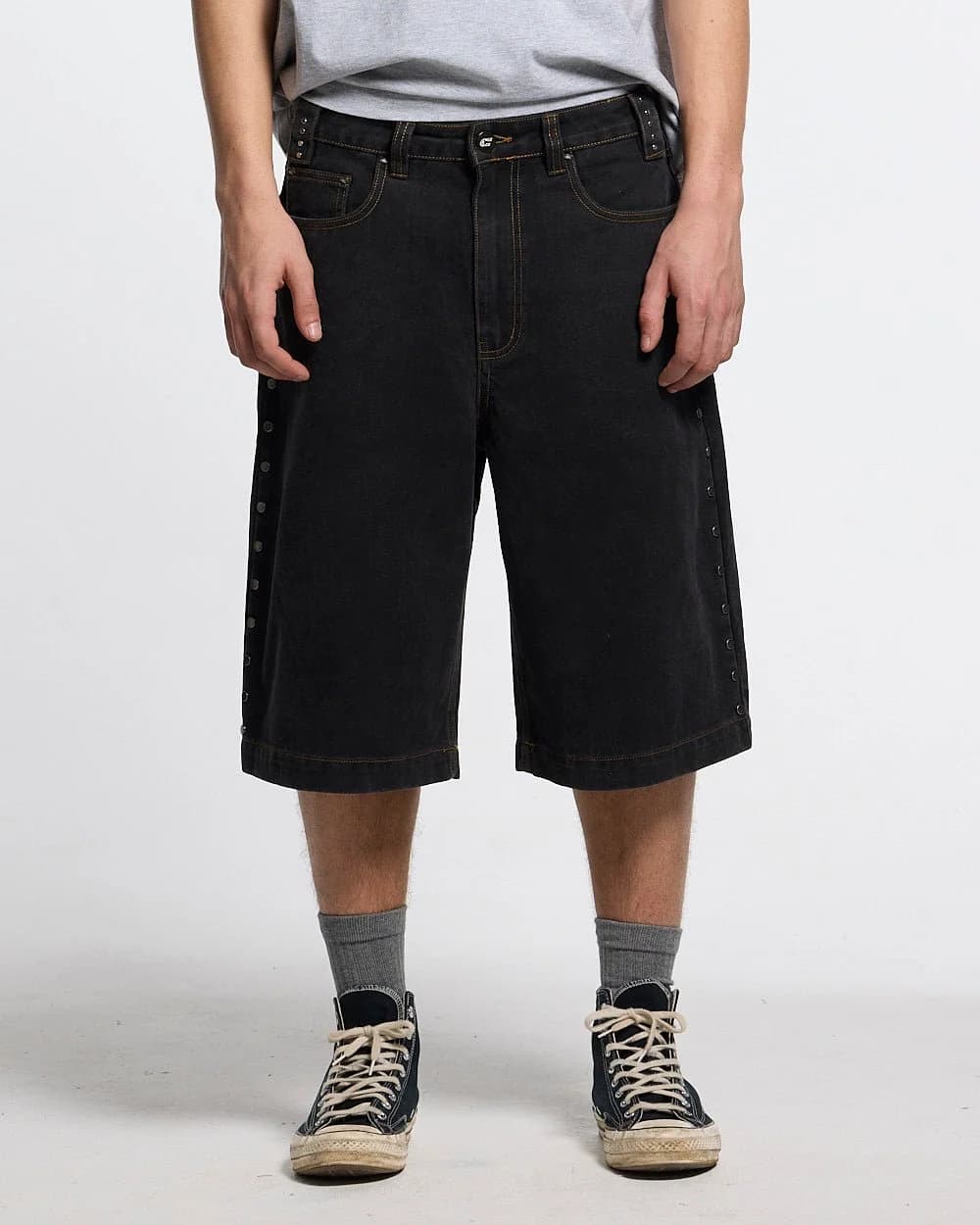 STUDS SHORT BLACK 4