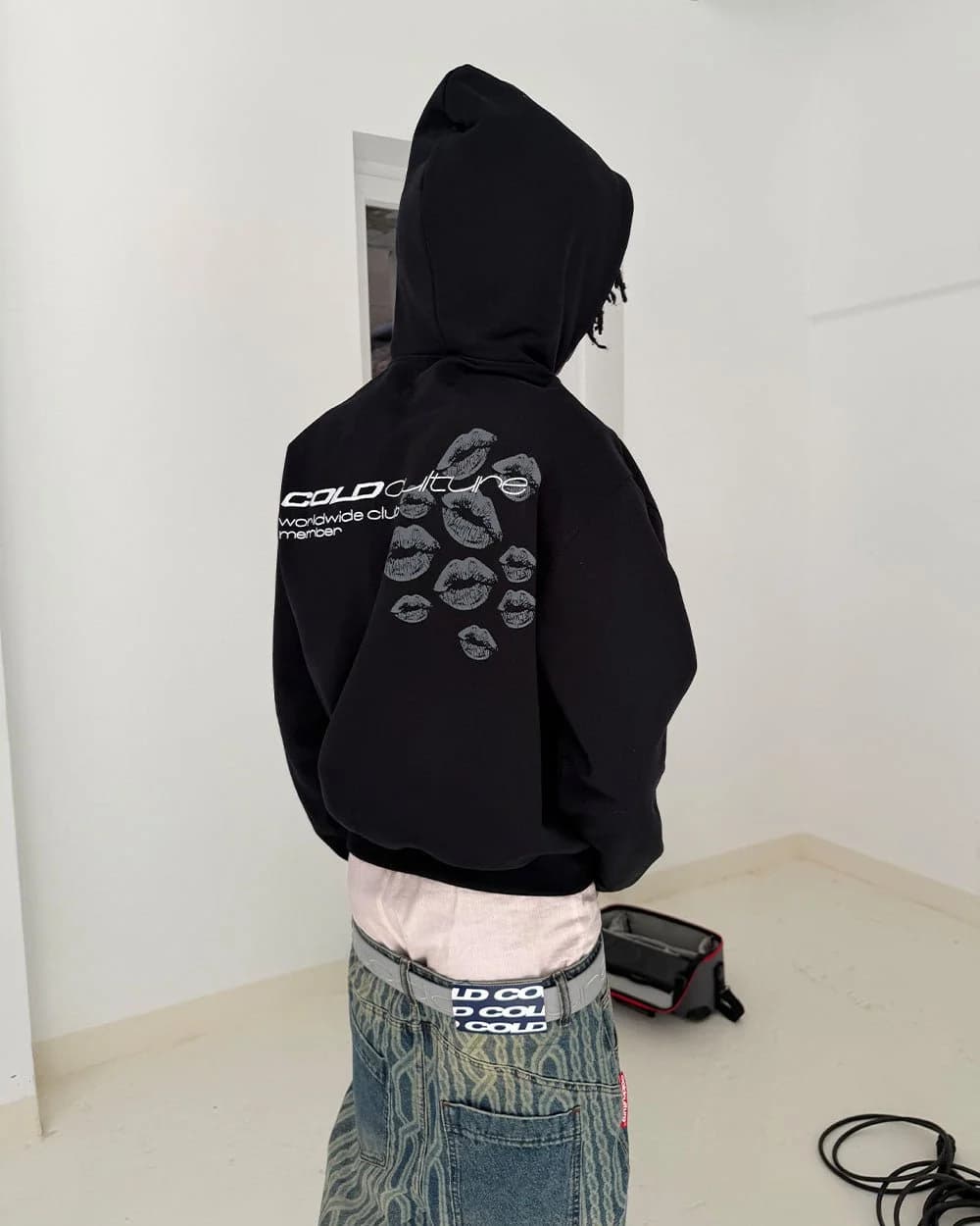 KISS IN THE ASTROS HOODIE BLACK 9