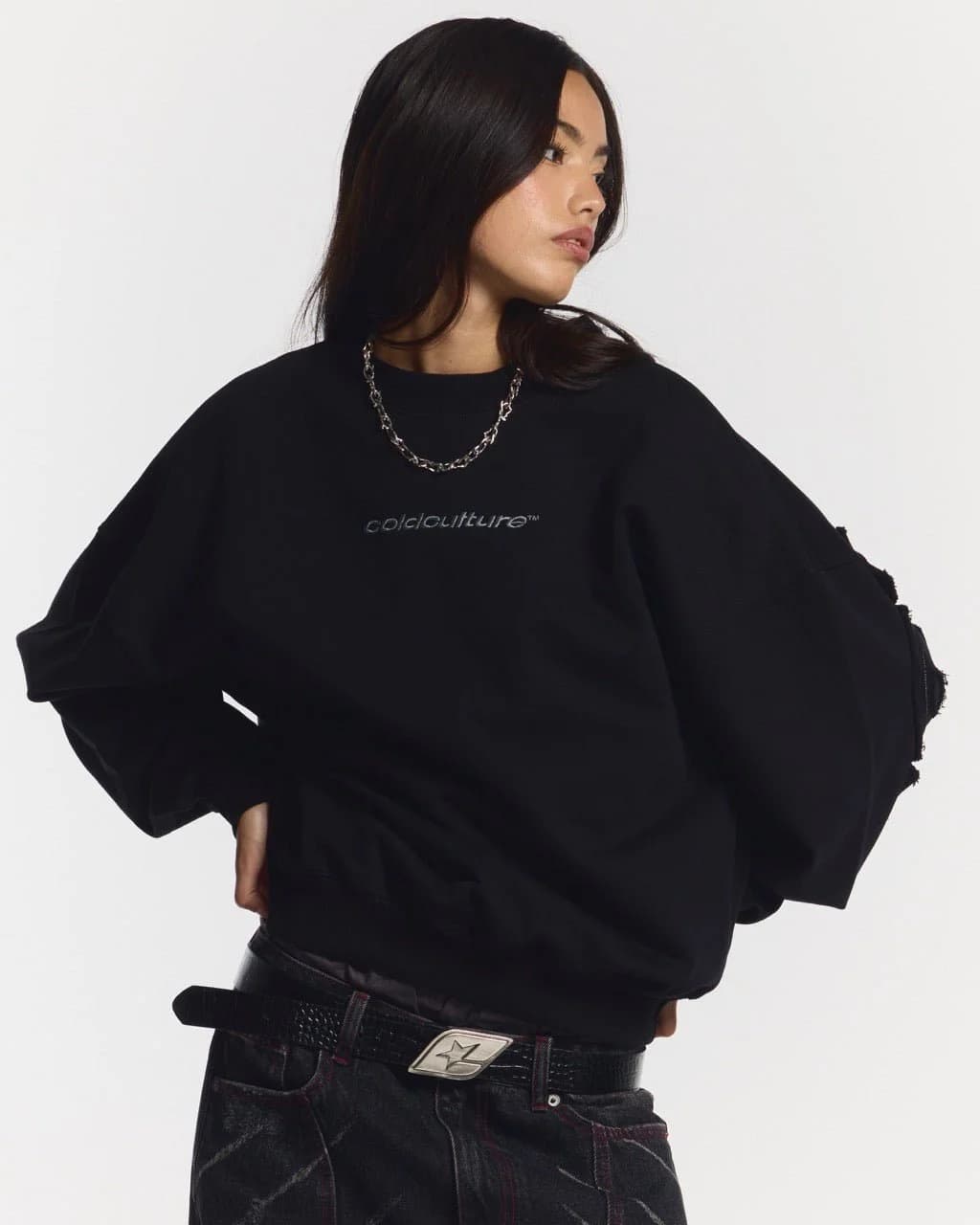 DISTRESS CURVED CREWNECK BLACK 6