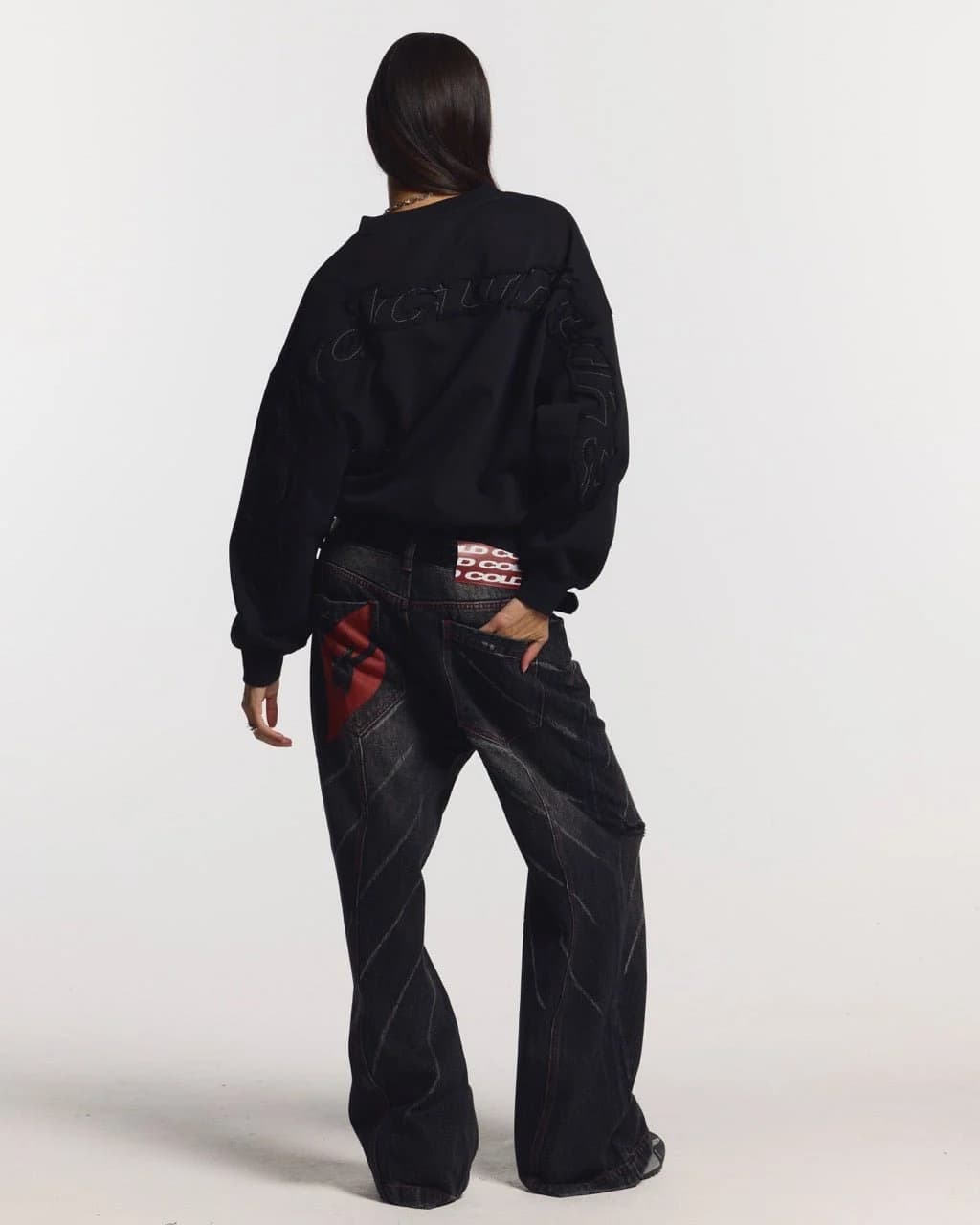 DISTRESS CURVED CREWNECK BLACK 5
