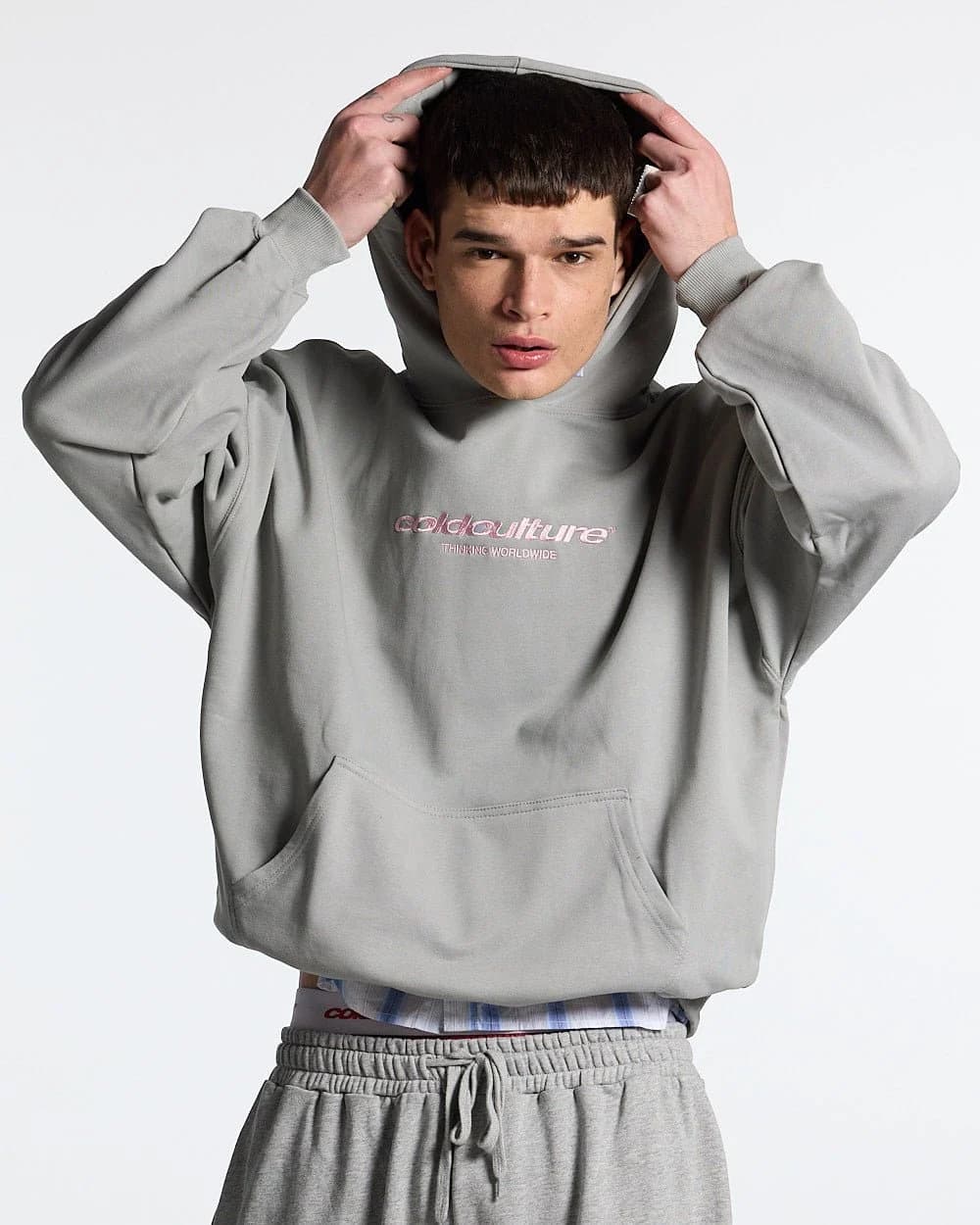 ESSENTIAL HOODIE ULTIMATE GREY 2