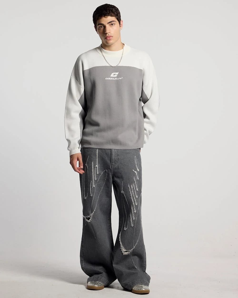 CURVED KNIT GREY & WHITE 4