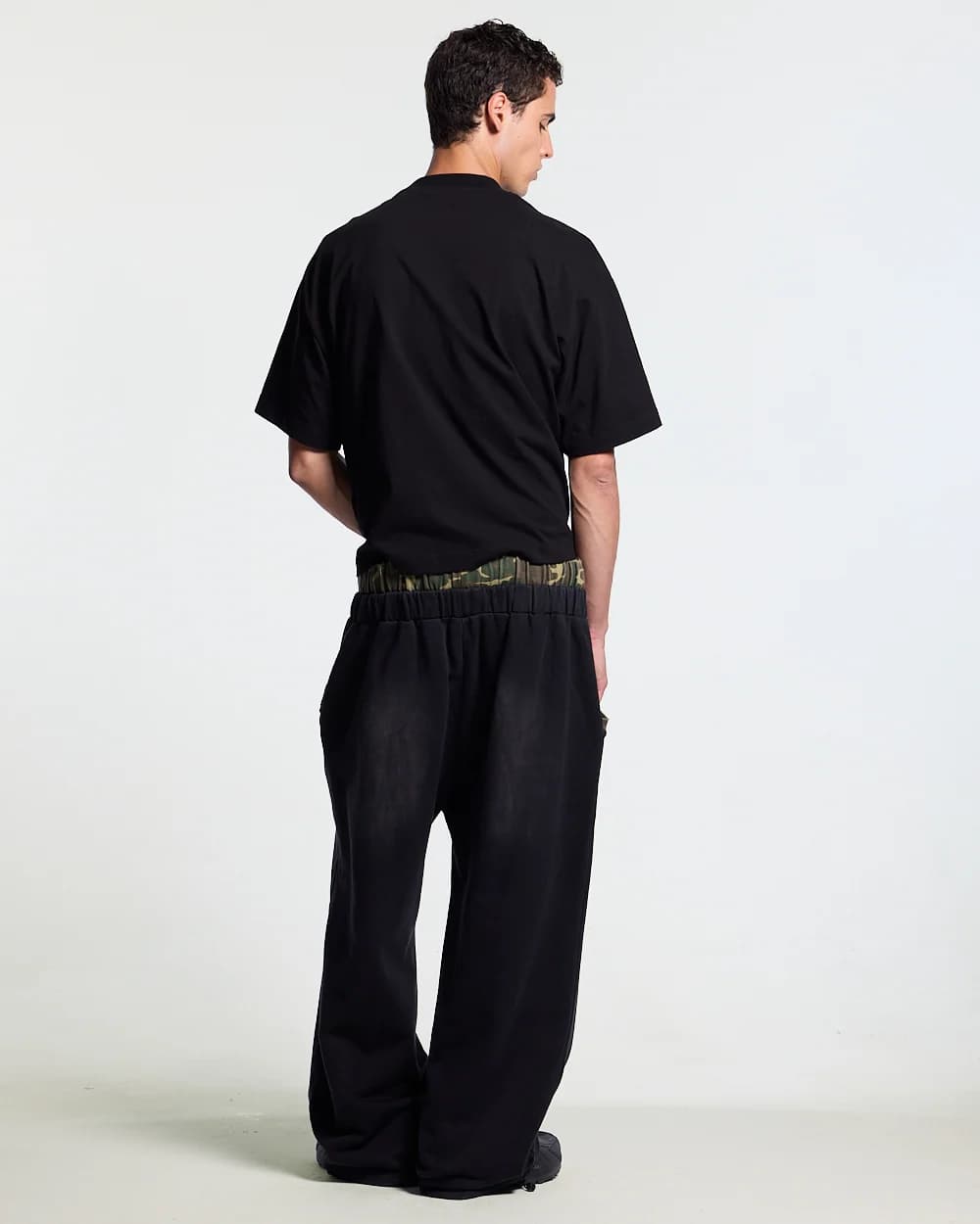 METAL SCRIPT TEE BLACK 6