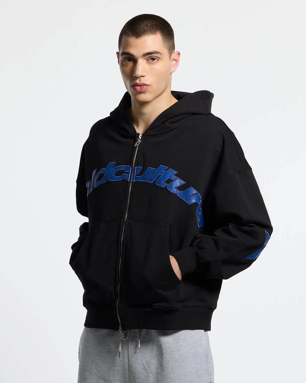 STAR CURVED ZIP HOODIE BLACK 2