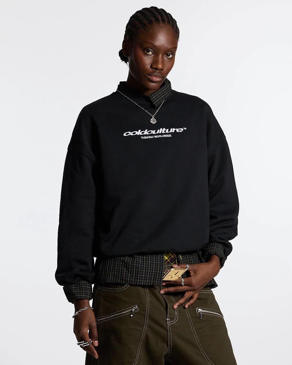 ESSENTIAL CREWNECK BLACK 5