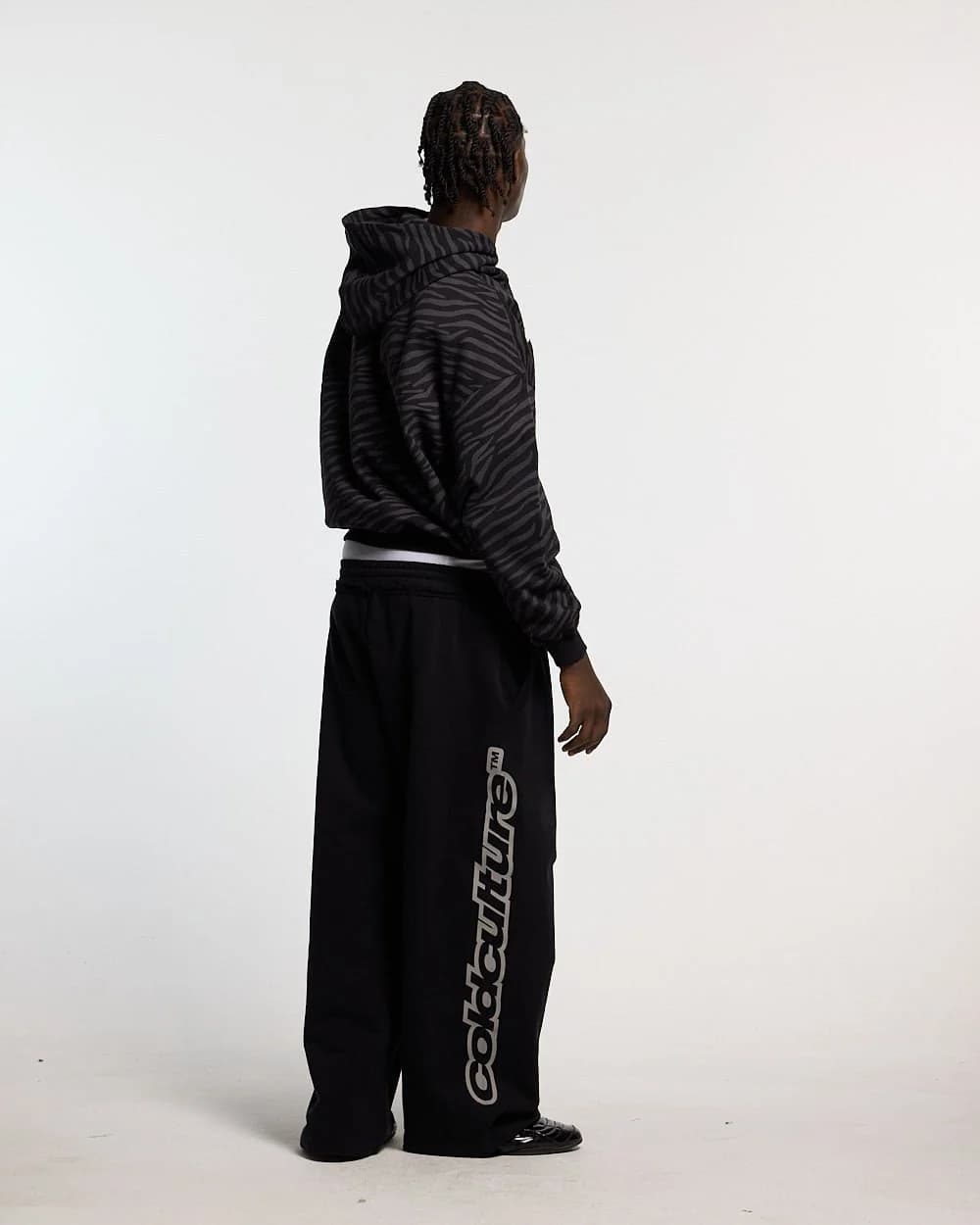ZEBRA HOODIE BLACK 4