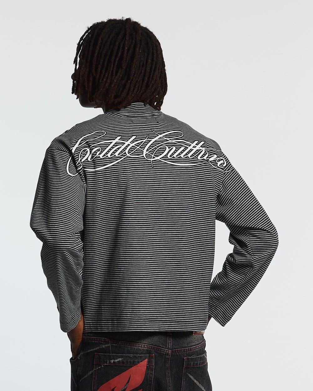 SCRIPT STRIPES LONGSLEEVE BLACK 2
