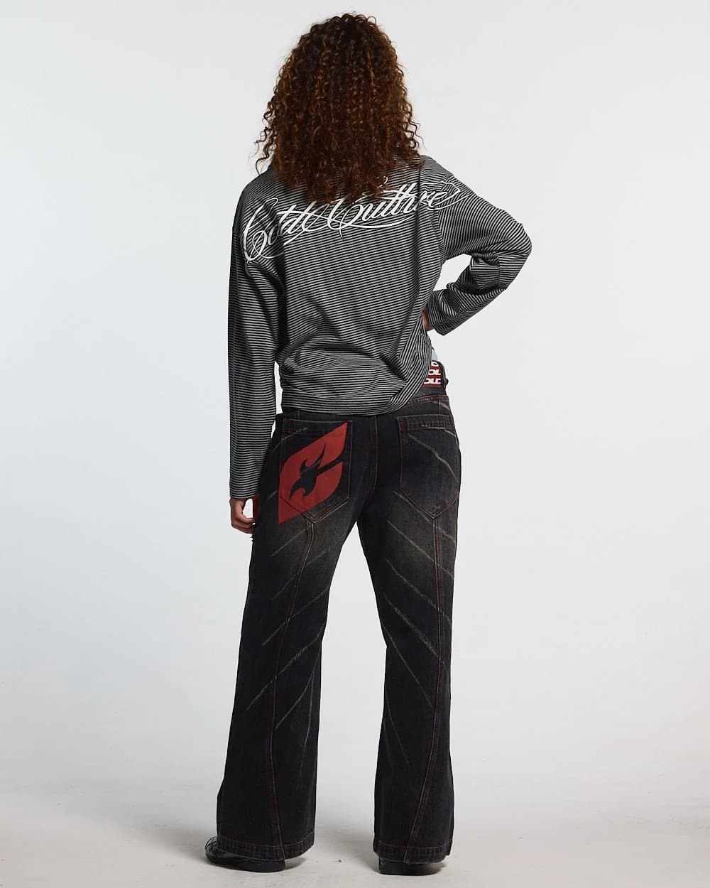 SCRIPT STRIPES LONGSLEEVE BLACK 5