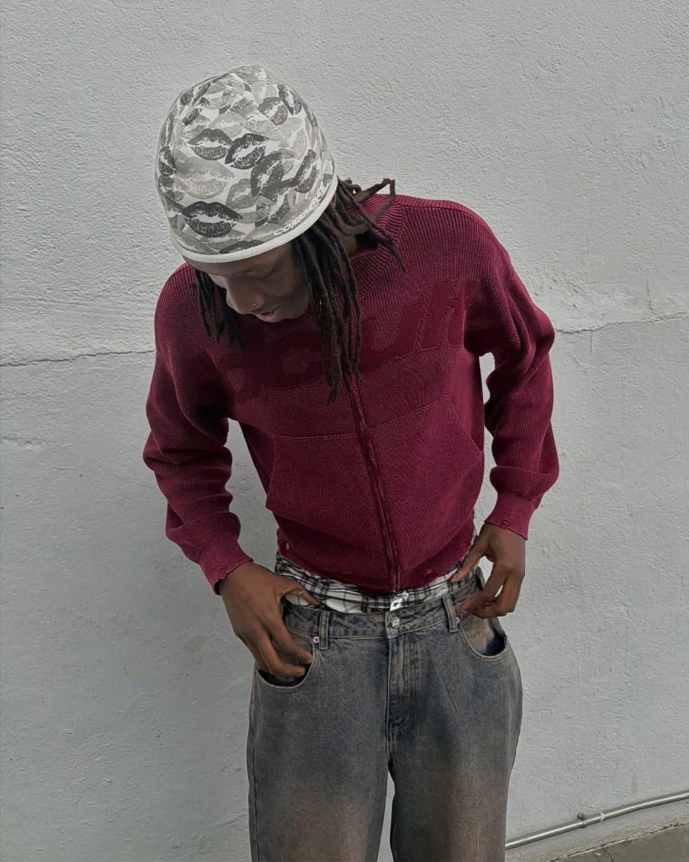 DISTRESS CURVED ZIP KNIT BURGUNDY 9