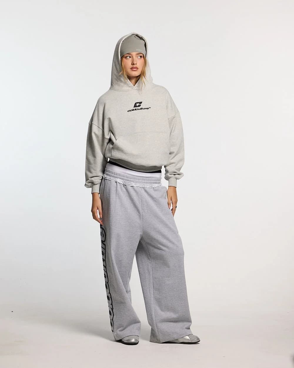 CURVED HOODIE HEATHER GREY 6