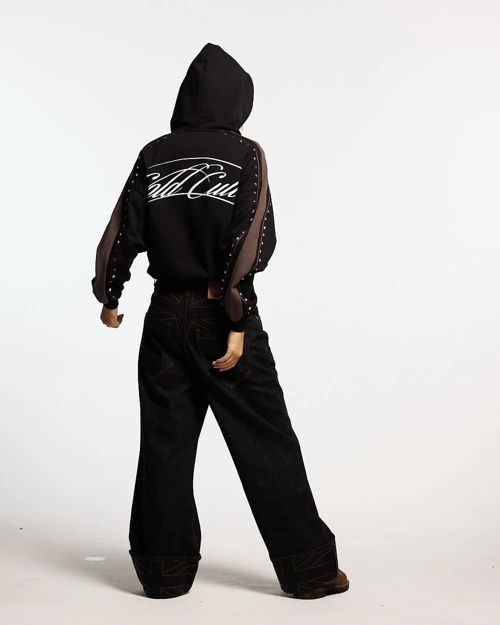 SCRIPT STUDS HOODIE BLACK 6