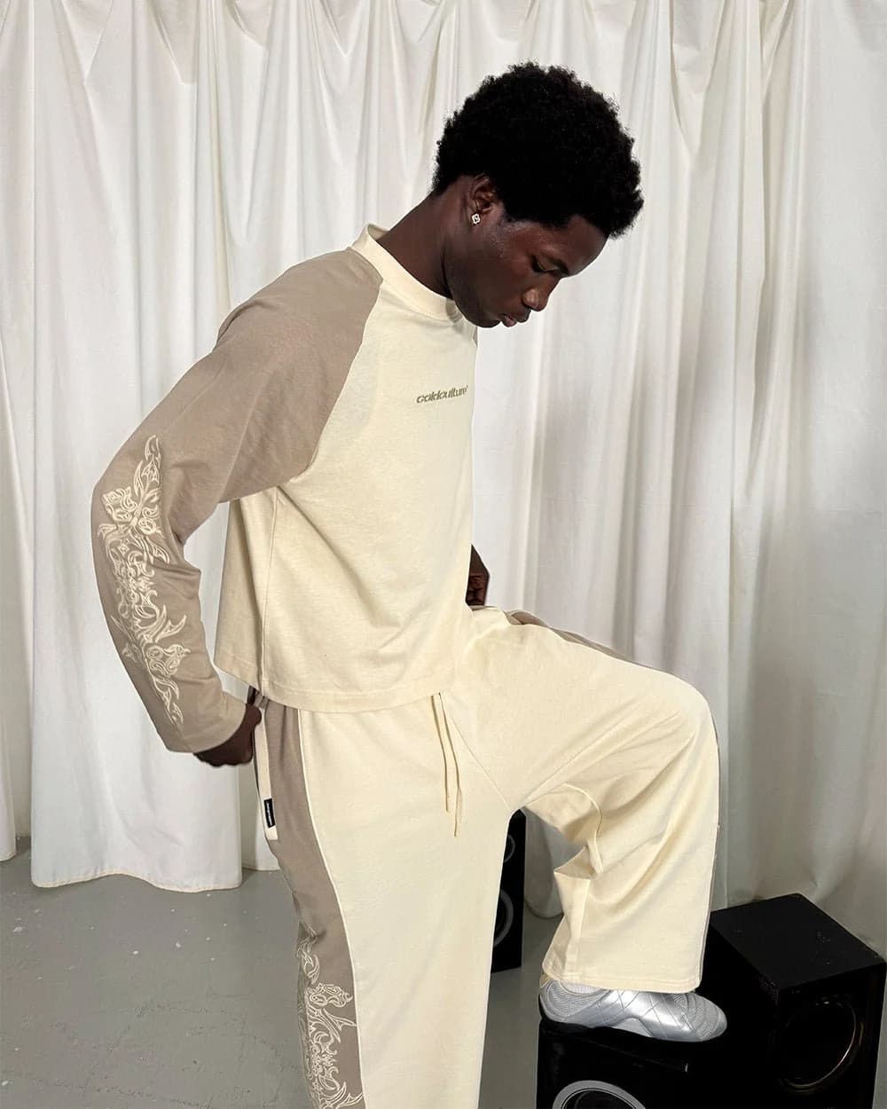TRIBAL LONGSLEEVE GREY & OFF WHITE 7