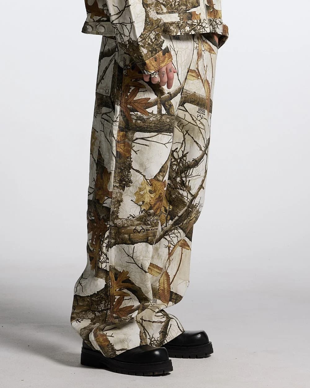 V1 CARPENTER PANTS REALTREE WHITE 5